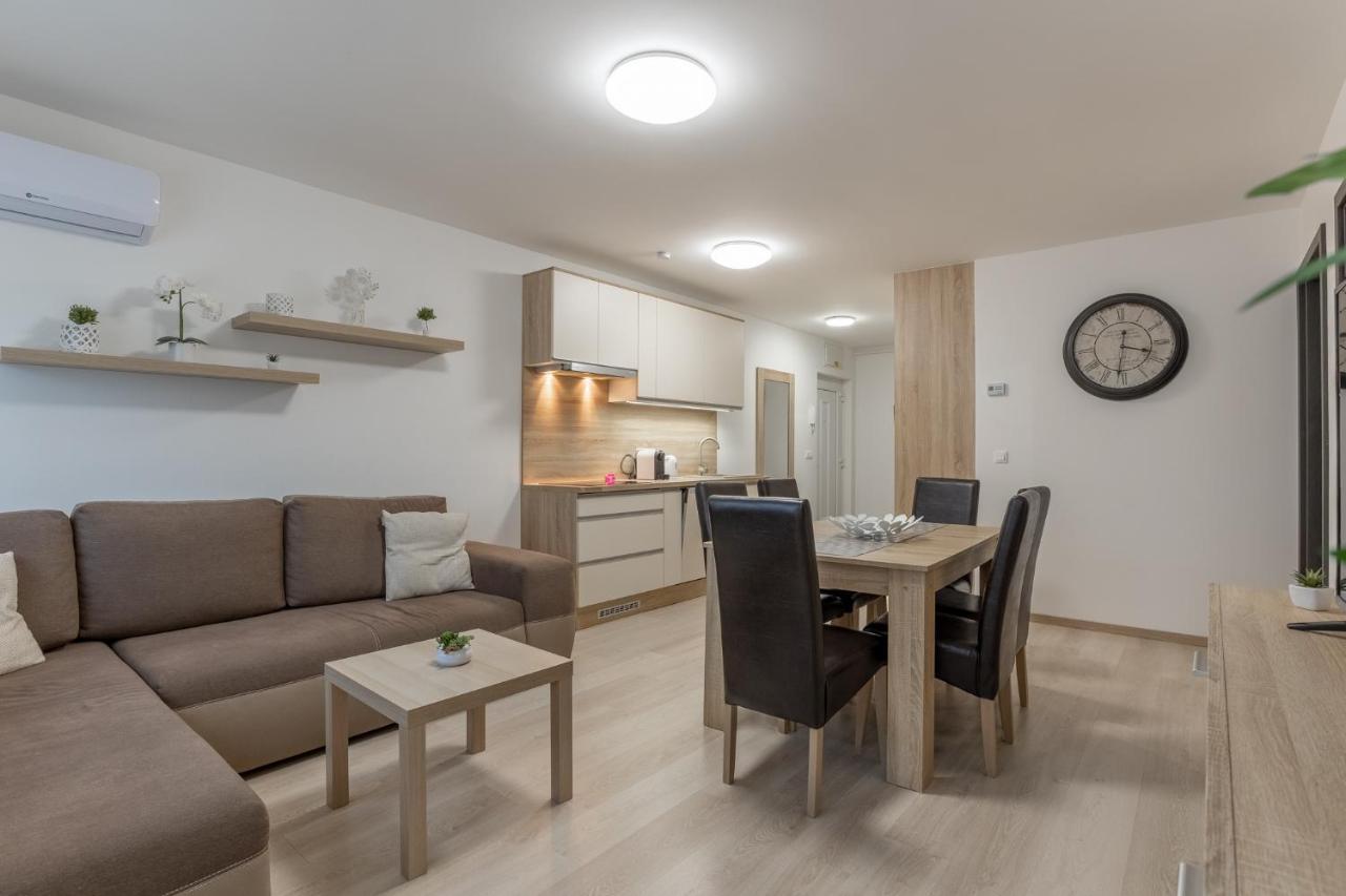 Leda Apartmanok By Bltn Siofok Exterior photo