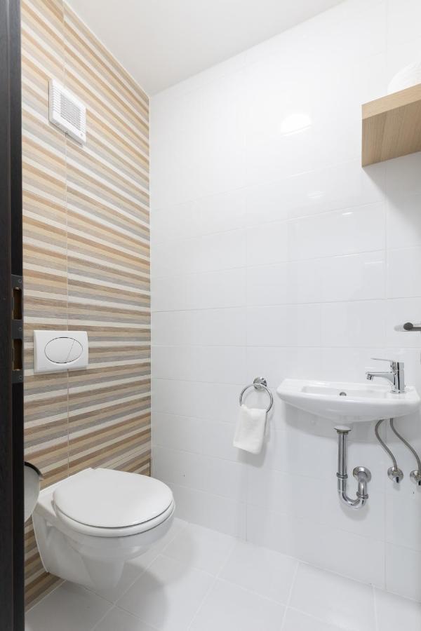 Leda Apartmanok By Bltn Siofok Exterior photo