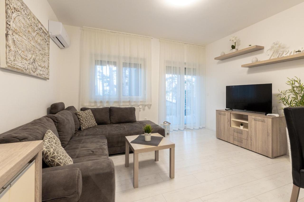 Leda Apartmanok By Bltn Siofok Exterior photo